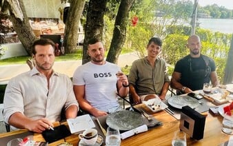 Kaliňák a Glück sa stretli s Tateovcami, Sulíkovi odkázali „Chýbaš“. V Rumunsku bratov vyšetrujú pre obchodovanie s ľuďmi
