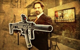 Kaliňákova firma sídli u ľudí napojených na zbrojovku Grand Power, od ktorej chce kúpiť 20-tisíc pušiek pre vojakov