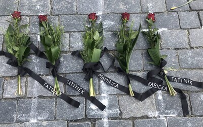 Kalousek na Staroměstské náměstí položil růže pro oběti pandemie za jejich pozůstalé