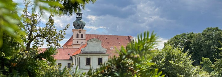 Kam na výlet: Tahle oáza klidu se vážně nachází v Praze. Můžeš tu pít nejstarší české pivo i rozjímat v zahradách 