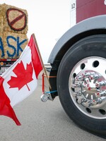 Kanadské hlavní město zažívá masivní protesty. Ottawu zatarasil „Konvoj svobody“