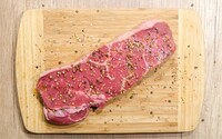 Kanadští vědci vypěstovali v laboratoři maso, které chutná jako pravé. Je možné, že se dostane i k nám? 
