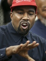 Kanye West: Celebrity sú v spore s Kim Kardashian na mojej strane, ale boja sa to povedať nahlas, píšu mi súkromne