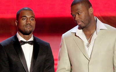 Kanye West čelí žalobě, prý nezaplatil 600 tisíc za materiál na tenisky Yeezy. 50 Cent rapera vulgárně dissuje