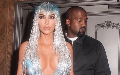 Kanye West negatívne komentuje ženy ako Kim Kardashian, ktoré pridávajú pikantné fotky na Instagram: „Muži trpia ako Ježiš“
