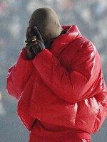 Kanye West nevrátil půjčené oblečení. Majitel žádá 400 tisíc dolarů