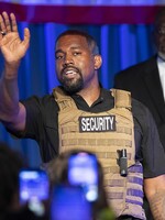 Kanye West opäť kandiduje? Zvolal predvolebný míting, rozplakal sa tam a sľúbil legalizáciu marihuany