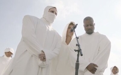 Kanye West po boku Marylina Mansona podozrivého zo sexuálneho obťažovania spieva kresťanské chorály. Pridal sa aj Justin Bieber