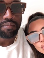 Kanye West tvrdí, že se léta pokouší o rozvod s Kim Kardashian. Její matka je prý rasistka