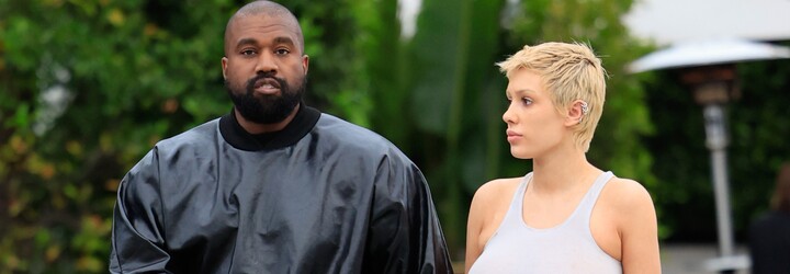 Kanye West vysvlékl svoji manželku téměř donaha. Nafotil s ní odvážné fotky, sám zůstal oblečený