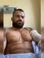 Karlos Vémola je po operaci: Doktoři potvrdili špatné zprávy, českého bijce budou operovat znovu