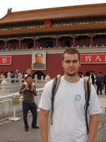 Karol o životě v Číně: Lidé zde nemají Facebook, Google, ani YouTube, naše koníčky jsou úplně jiné (Rozhovor)