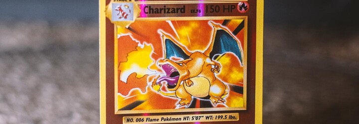 Kartička s Pokémonem Charizardem se vydražila za 300 tisíc