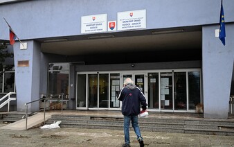 Kataster stále nefunguje. Ľudia čakajú na pobočkách, za služby si musia priplatiť