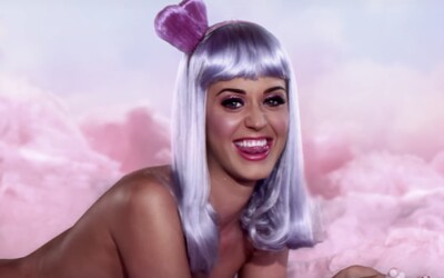 Katy Perry čelí ďalšiemu obvineniu zo sexuálneho obťažovania, tentokrát sa ozvala známa moderátorka