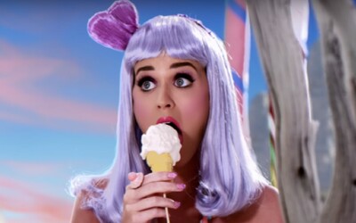 Katy Perry obviňujú zo sexuálneho obťažovania, Miley Cyrus sa lúči s manželom kvôli žene