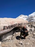 Kauza s graffiti na Mount Evereste pokračuje. Do Separa sa pustil známy zahraničný influencer a sprievodca