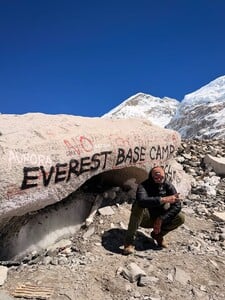 Kauza s graffiti na Mount Evereste pokračuje. Do Separa sa pustil známy zahraničný influencer a sprievodca