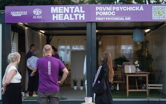 Když se Colours rozostří. Co dělat, pokud tě na velkém festivalu přepadne panická ataka nebo úzkost z davů?