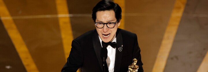 Ke Huy Quan vyhral Oscara po 20-ročnej hereckej pauze. Pozri si jeho emotívnu ďakovnú reč