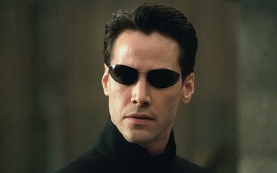 Keanu Reeves již začal natáčet Matrix 4! Na prvních fotkách a videích ale jeho Nea vůbec nepoznáš