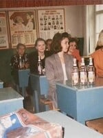 Když byla v Rusku krize, učitele platili lahvemi vodky. Mohli přijmout alkohol, jinak by odešli s prázdnýma rukama