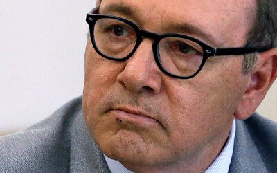 Kevin Spacey stanul před londýnským soudem. Je obviněn z několika sexuálních napadení