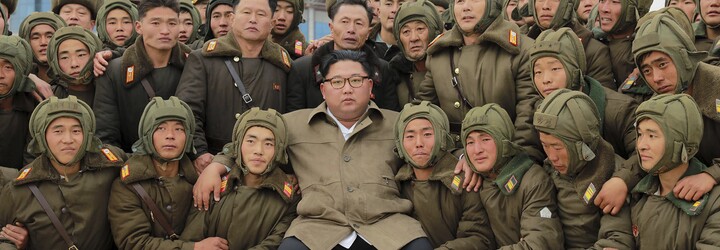 Kim Čong-un dostal prvé auto v 7 rokoch. Spolužiaci na neho spomínajú ako na introverta, ktorý na nich pľuval a kopal ich