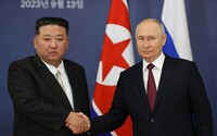 Kim Čong-un je v Rusku, prechádzal sa v továrni
