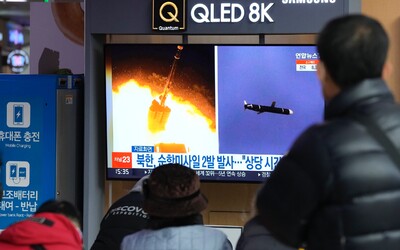 Kim Čong-un opäť „testuje“ rakety. Dve balistické strely vypálila KĽDR do Japonského mora