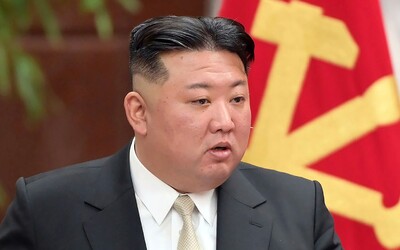 Kim Čong-un se připravuje na válku. Poblíž hranic testoval rakety