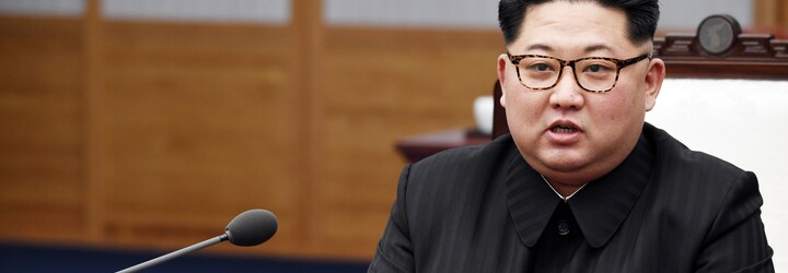 Kim Čong-un zakázal obyvatelům nosit kožené kabáty. Prý je to znevažující vůči jeho osobě
