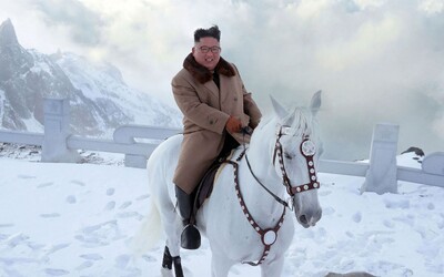 Kim Čong-un se na bílém koni dostal na posvátnou a zároveň nejvyšší horu Severní Koreje