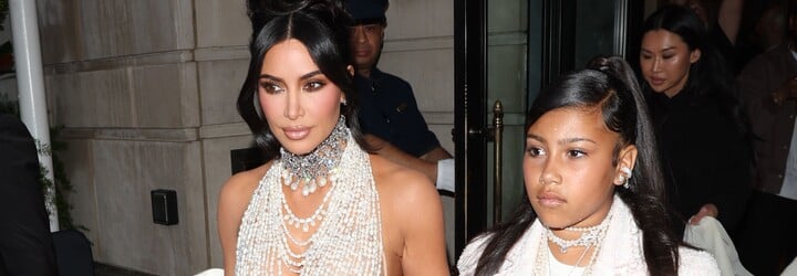 Kim Kardashian dostala od North diamantový náhrdelník. Stál viac ako 18-tisíc eur, odkazuje na Skibidi Toilet