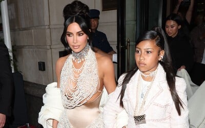 Kim Kardashian dostala od North diamantový náhrdelník. Stál viac ako 18-tisíc eur, odkazuje na Skibidi Toilet