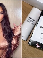 Kim Kardashian se pochlubila svíčkou, která voní jako její orgasmus. Dostala ji společně s vibrátorem a lubrikantem