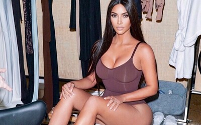 Kim Kardashian sa pod paľbou kritiky verejnosti rozhodla zmeniť názov značky spodnej bielizne. Kimono nahradí iným menom