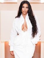 Kim Kardashian si zahraje v nové sérii ikonického amerického seriálu 