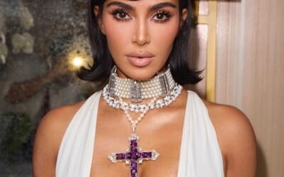 Kim Kardashian zažiarila v prívesku, ktorý nosila princezná Diana. Luxusný šperk kúpila za viac ako 180-tisíc eur