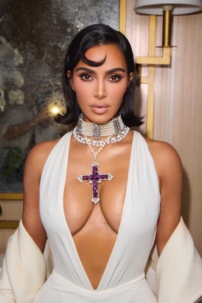 Kim Kardashian zažiarila v prívesku, ktorý nosila princezná Diana. Luxusný šperk kúpila za viac ako 180-tisíc eur