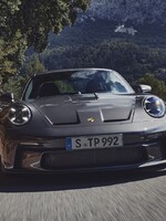 Klenot od Porsche v civilnějším balení nese název 911 GT3 Touring, má atmosférických 510 koní