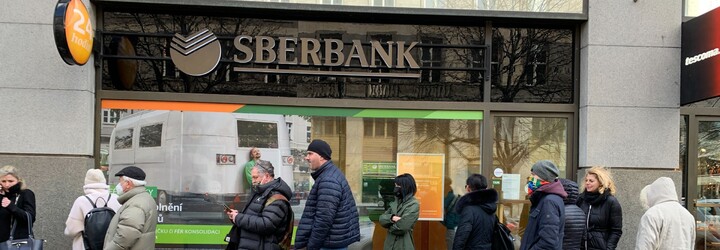 Klienti Sberbank čelí útokům zlodějů. Buďte obezřetní, varuje policie po okradení seniora