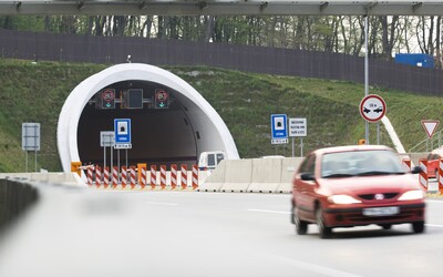 Kľúčový bratislavský tunel priebežne uzatvárajú. Na mieste sa tvoria kolóny, úseku sa radšej oblúkom vyhni