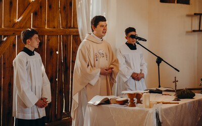Kňaz Martin: Niektoré praktiky cirkvi sú blízke mafiánskym, pedofilné škandály sú zľahčované