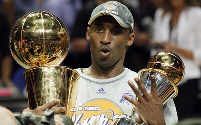 Kobe Bryant byl uveden do basketbalové Síně slávy po boku svých spoluhráčů z národního týmu