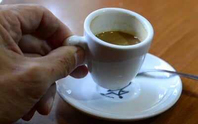 Kofeín v káve nie je jediná látka, ktorá pozitívne stimuluje mozog. Vedci zistili, že má viac špeciálnych výhod