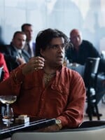Koho reprezentujú vo filme ČERNÁK filmové postavy? Je medzi nimi bývalý riaditeľ Markízy aj minister vnútra (Fotoporovnanie)