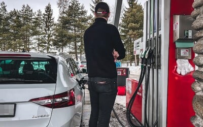 Koľko bude stáť benzín v roku 2023? Tak skoro sa k najnižším cenám nevrátime a budeme tankovať drahšie, hovorí analytik