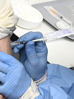 Koľko ľudí už zaočkovali proti koronavírusu na Slovensku? Vakcína od Pfizeru nezačína účinkovať okamžite po vpichnutí prvej dávky