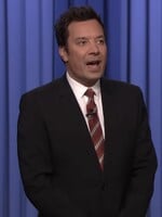 Komici Jimmy Fallon a Jon Stewart sa zastali Kimmela, ktorý dostal stopku. „Stále môžeme hovoriť, čo chceme“